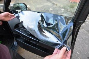 Как снять тонировку со стекла автомобиля самому?